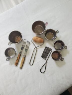 Vtg Lot of Kitchen Tools Garnisher Dough Roller 2 3 Tine Forks Set Measure Cups